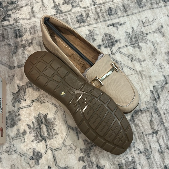 Easy spirit loafers - Picture 3 of 4